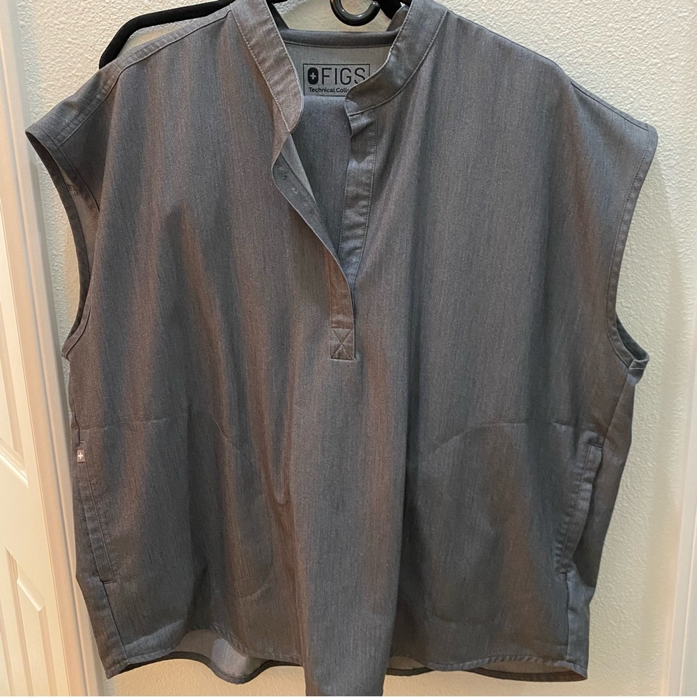 FIGS Graphite Rafaela Scrub Top/Cuenca Scrub pants